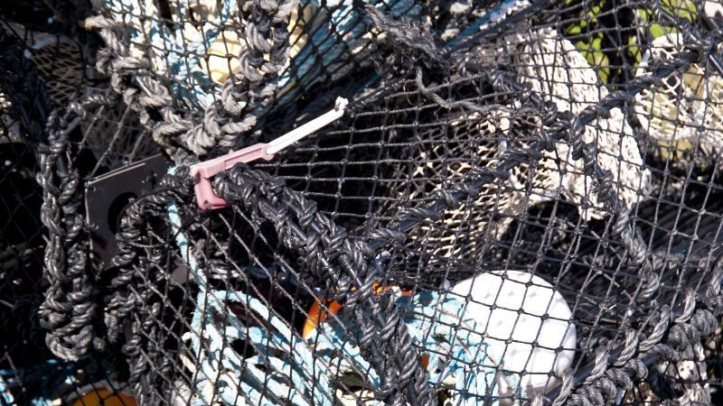 Undgå og smid skrald i havet