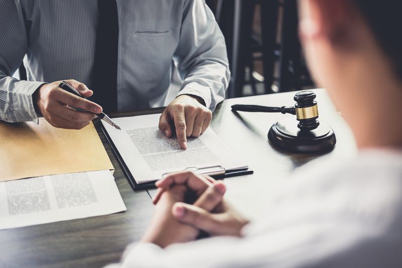 Find din juridiske hjælp hos bureauer som SKJ Advokat
