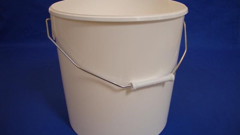 Effektiv opbevaring med plastikbeholdere